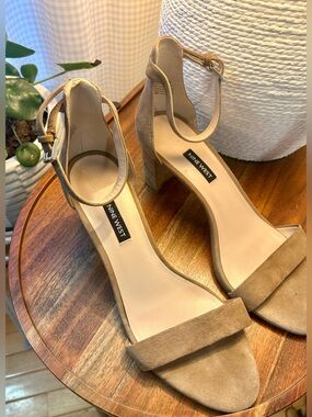 Nine West “Pruce” Classic Taupe Suede Block Heel Sandals | Size 10